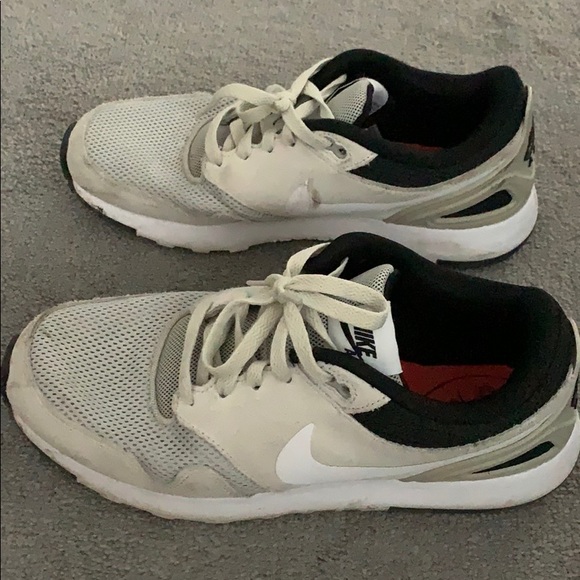 Nike Running Shoe - Picture 2 of 4